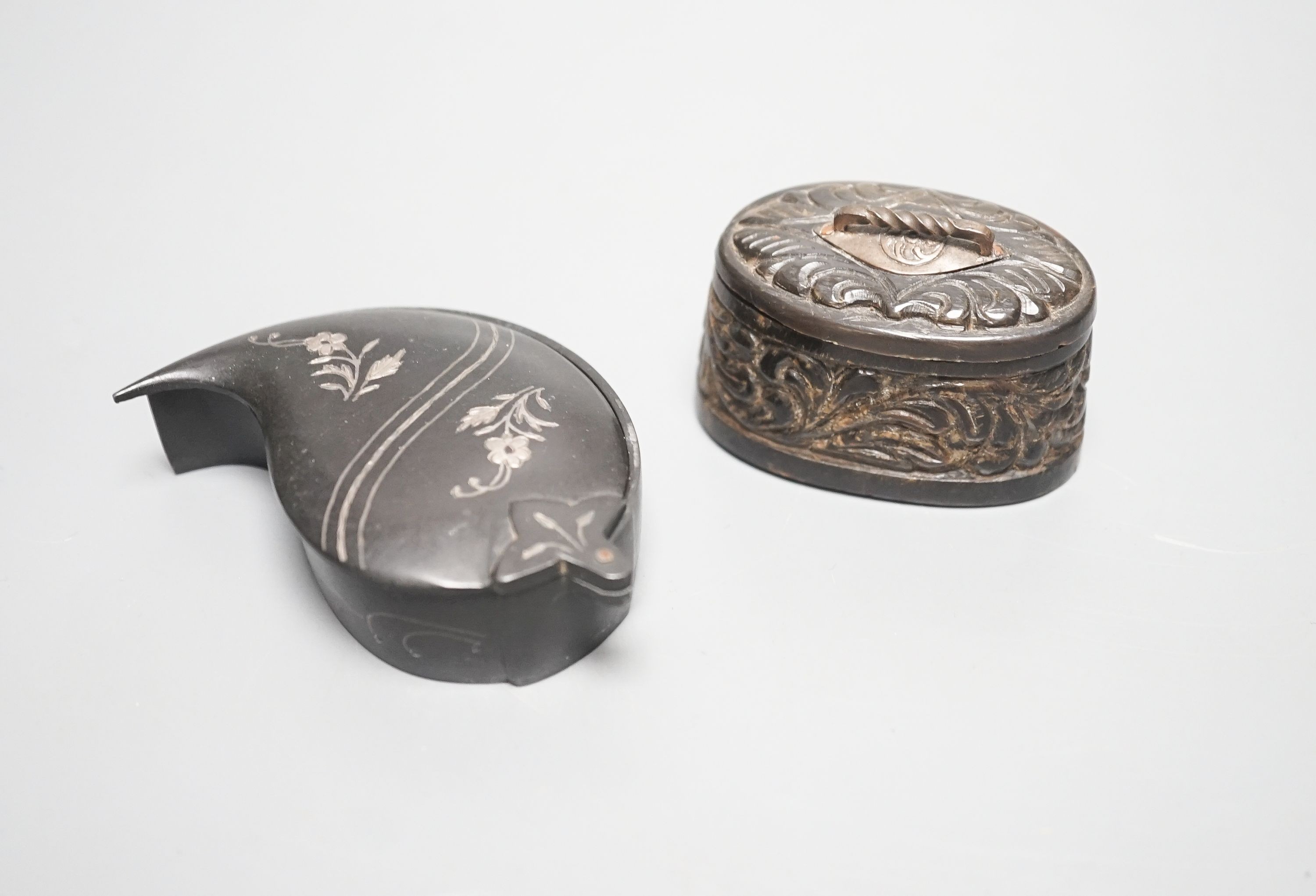 A 19th century Malay horn betel nut box and a Bidriware silver inlaid ‘boteh’ box and cover